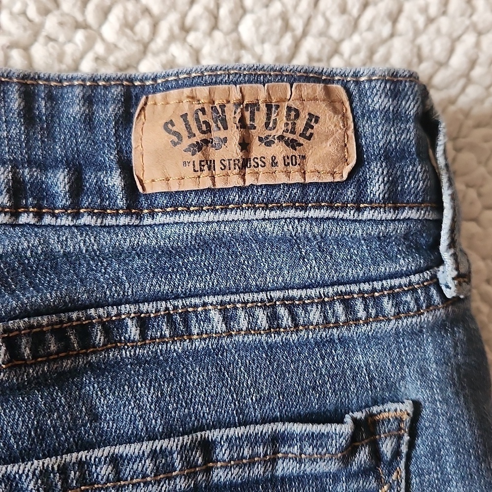 Vintage Y2K Signature Levis Bermuda Length Raw Hem Demin Jean Shorts Retro Fryed - Picture 6 of 9